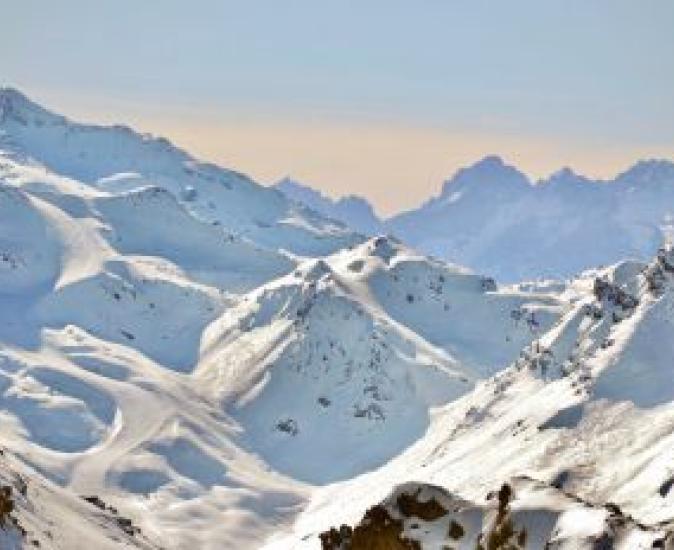 vue sur les montagnes enneigées